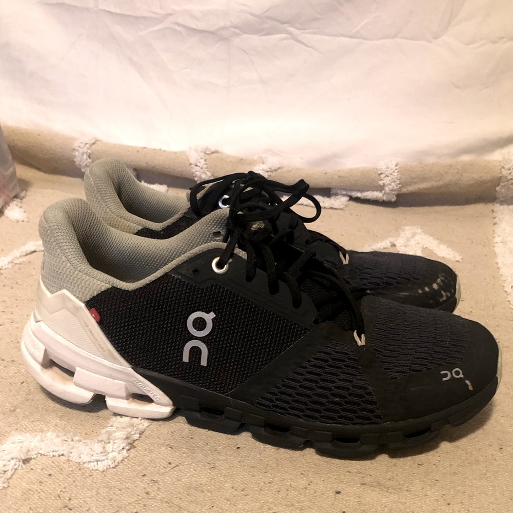 On Running Cloud navy shoes